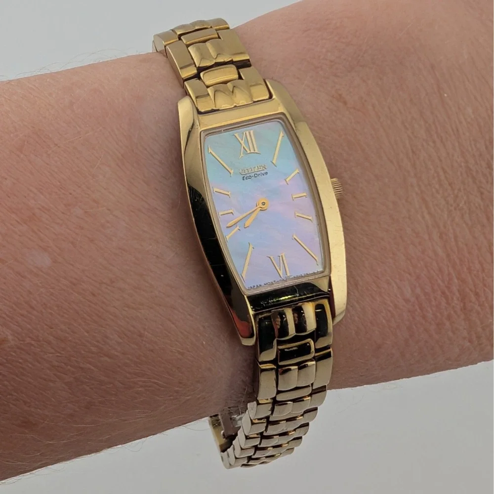 Citizen Eco-Drive Stiletto G670-S008433 Women's MOP Sapphire Watch New Capacitor